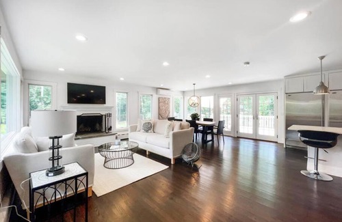 Springs House | Contemporary 3BR Retreat in East Hampton