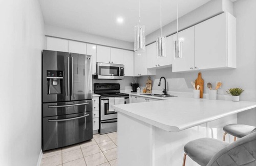 Ajax House | Contemporary 3BR Townhouse in Ajax: Cozy & Central
