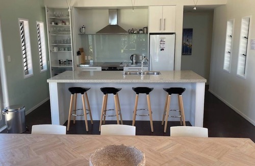 Omaha House | Contemporary 4 Bedroom Beach House