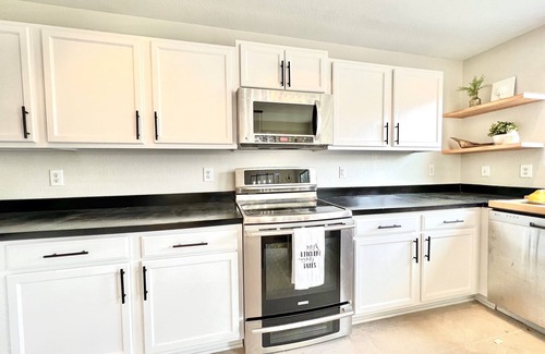 Wetmore House | Contemporary 4-Bed Home Steps from Downtown & ATT Center