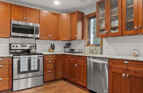 West Dover House | Contemporary 4-BR Alpine Chalet 10-min to Mt. Snow