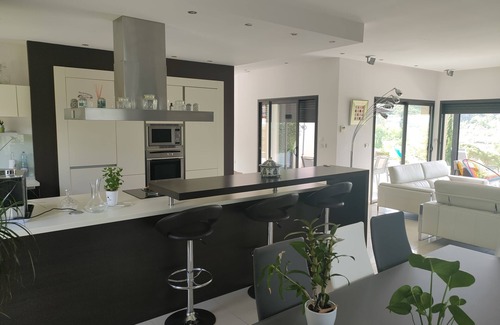 Bedarieux Villa | Contemporary, air-conditioned villa with views of the Orb Valley and Caroux.