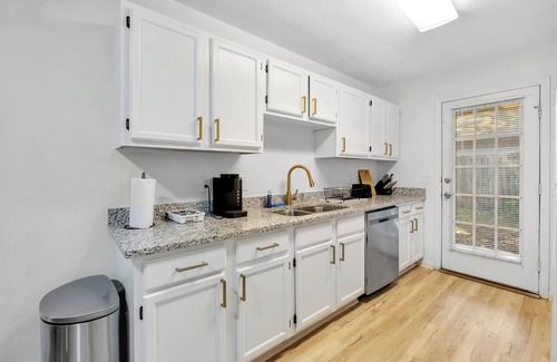 Griffin Heights House | Contemporary and Lux Townhome - 5 mins to FSU