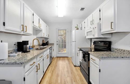 Griffin Heights House | Contemporary and Lux Townhome - 5 mins to FSU