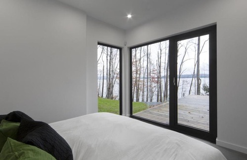 Potton Villa | Contemporary and luxurious property on Lake Memphremagog
