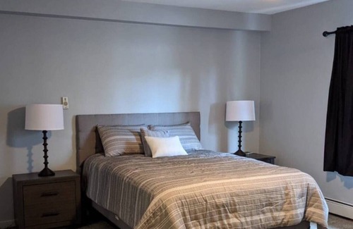 Capitol Hill Condo | Contemporary and spacious 2B|2BA with W+D