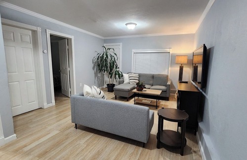 St. Francis Apartment | Contemporary and Stylish Flat near SFO