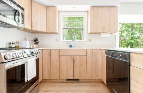 Madison House | Contemporary and Stylish, 4-Bedroom, Madison CT