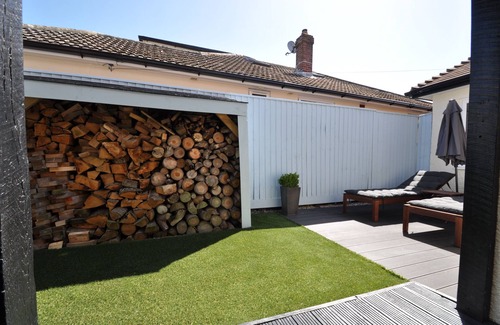 Southbourne Apartment | Contemporary Apartment with Garden 5 Minutes to the Beach