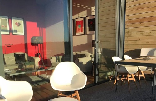 Trafford Apartment | Contemporary Apartment (B) with Cosy Balcony Altrincham, 8 miles from Manchester