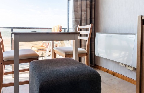 Raversijde Apartment | Contemporary apartment in Oostende with balcony
