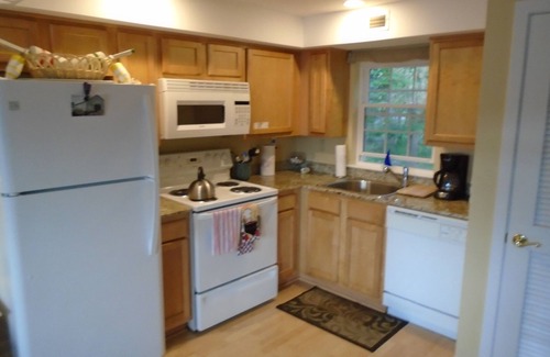 Kennebunkport Condo | Contemporary Beach Condo at The Resort at Goose Rocks- END UNIT 800 sq ft