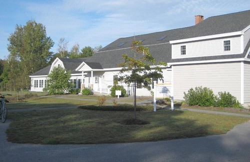 Kennebunkport Condo | Contemporary Beach Condo at The Resort at Goose Rocks- END UNIT 800 sq ft