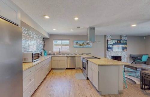 Heritage Hills House | Contemporary Beach House w/Hot Tub & 3 King Beds