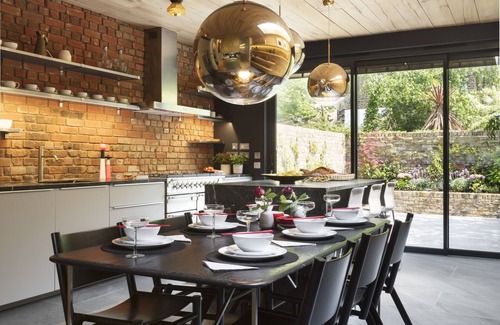 Kilburn House | Contemporary Boutique Residence