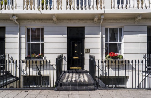 Warwick Apartment | Contemporary Bright Ground Floor Pimlico, Westminster near Victoria Station