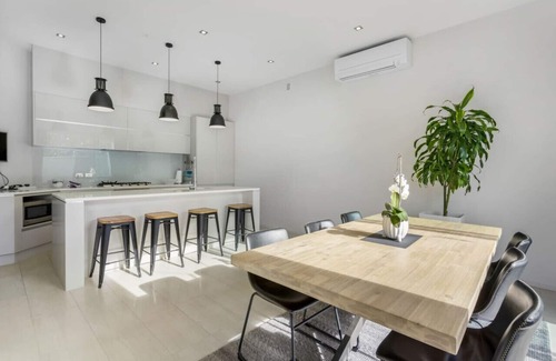 Browns Bay House | Contemporary Browns Bay Haven with Fabulous Patio