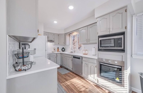 Champaign House | Contemporary Bungalow in Champaign Near Bakery
