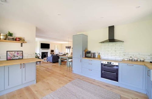 Child Okeford House | Contemporary Cottage & Garden in Dorset
