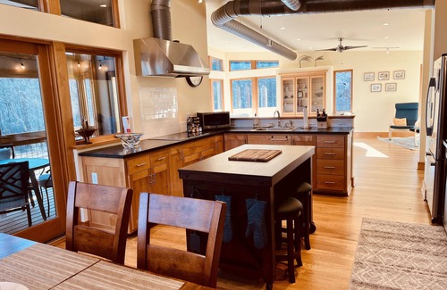 Syria Cabin | ❤️ Contemporary Cabin by Shenandoah National Park & Old Rag on 30 private acres!