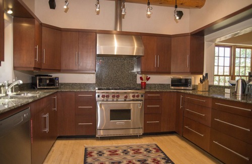 Historic Eastside House | Contemporary Casa w/courtyard, 10 min. stroll to Canyon Road & historic Santa Fe