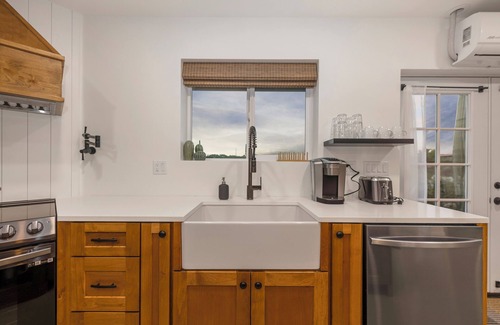 Tanque Verde Cottage | Contemporary Casita in Northeast Tucson next to Saguaro National Park East.