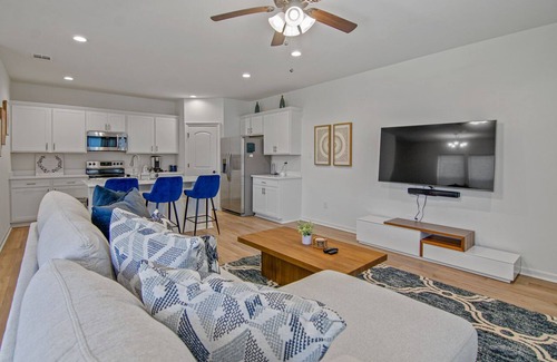 Highlands - Perkins Condo | Contemporary, centrally located townhome near LSU!