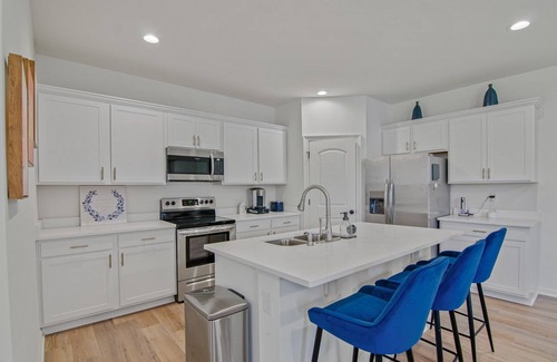 Highlands - Perkins Condo | Contemporary, centrally located townhome near LSU!