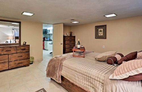 Madeira House | Contemporary Cincinnati Apt w/WiFi Mins to Kenwood