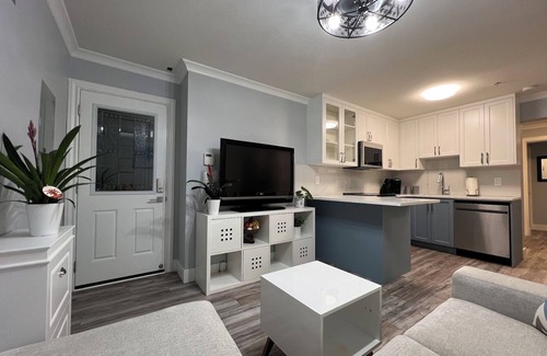 Hastings House | Contemporary City Oasis