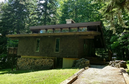 Pittsfield House | Contemporary Classic Vermont Ski House with 4 bedrooms - Sleeps 8 in Beds
