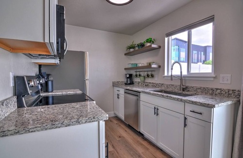 Grand Junction House | Contemporary, Clean 2 BR Townhome w/Private Patio 🐶 Friendly, Fast WiFI👨‍💻