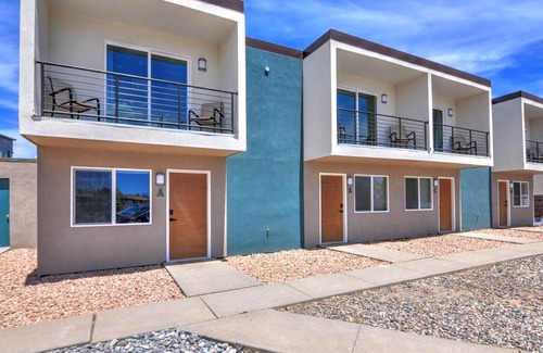 Grand Junction House | Contemporary, Clean 2 BR Townhome w/Private Patio 🐶 Friendly, Fast WiFI👨‍💻