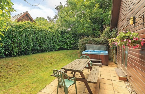 Cornwall Ski Chalet | Contemporary cottage style two storey lodge.