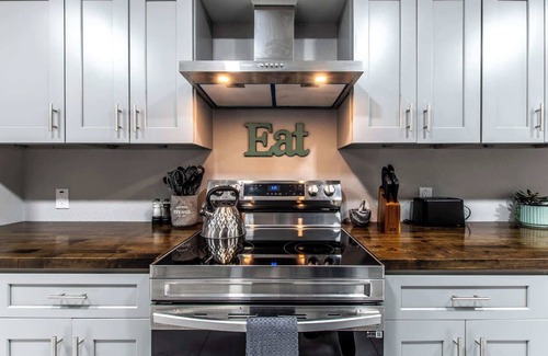 Bay Area House | Contemporary Coastal Oasis Awaits