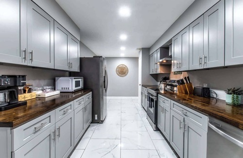 Bay Area House | Contemporary Coastal Oasis Awaits