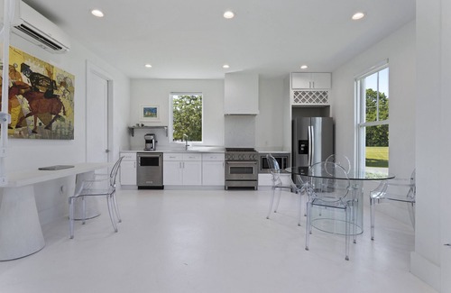 Gulf Hills Cottage | Contemporary coastal cottage
