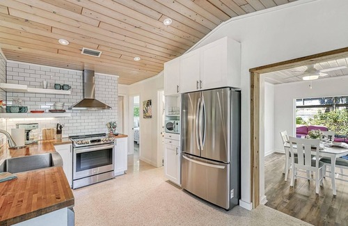 Indian Beach Sapphire Shores House | Contemporary Coastal Cottage