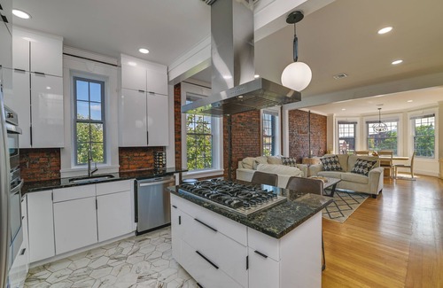 Cohoes Apartment | Contemporary Cohoes Retreat w/Electric Fireplace!