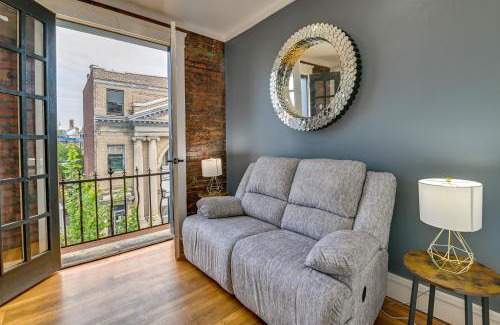 Cohoes Apartment | Contemporary Cohoes Retreat with Electric Fireplace!