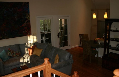 Rockville Cottage | Contemporary colonial cottage, close to dwntown Rockville and metro, accessible.