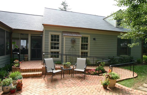 Rockville Cottage | Contemporary colonial cottage, close to dwntown Rockville and metro, accessible.