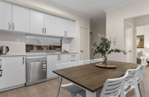 Bassendean Apartment | Contemporary Comfort Suite: Relax and Explore