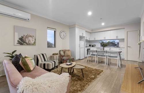 Bassendean Apartment | Contemporary Comfort Suite: Relax and Explore