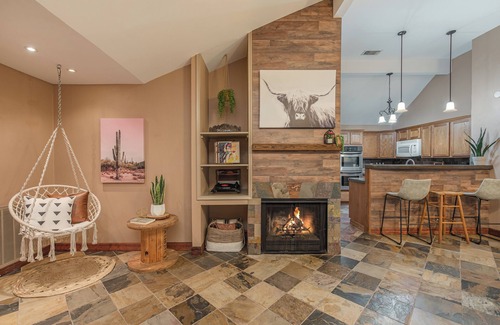 Barker House | Contemporary Comfort with Quick WiFi and a Gorgeous Backyard
