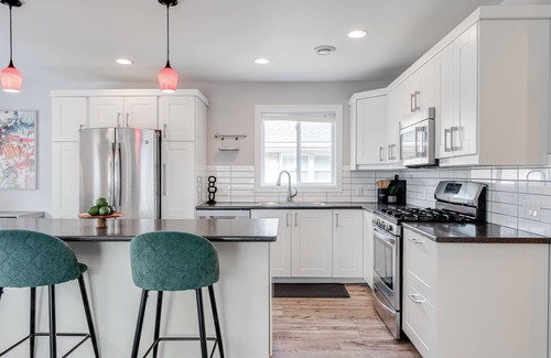 Byron Apartment | Contemporary & Comfy 2-Bedroom Unit; Byron Village
