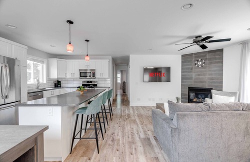 Byron Apartment | Contemporary & Comfy 2-Bedroom Unit; Byron Village