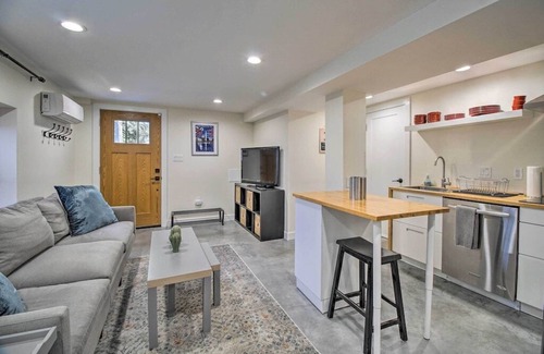 Petworth Condo | Contemporary Condo in Quiet Locale!