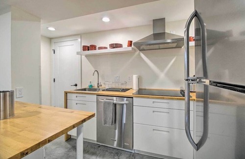 Petworth Condo | Contemporary Condo in Quiet Locale!