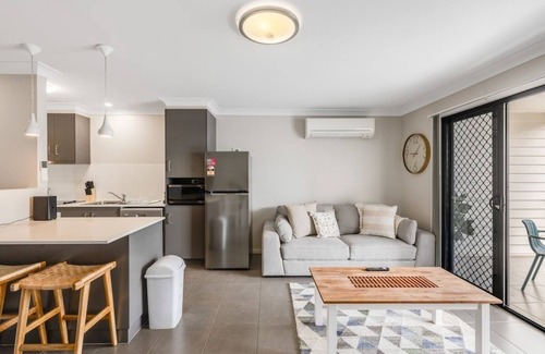 Newtown Apartment | Contemporary & Convenient - City Fringe Townhouse!